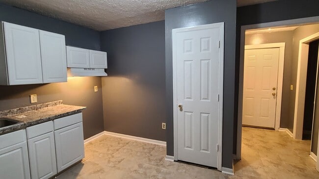 Photo - 2 Bedroom 1 Bath Home- Midtown Columbus