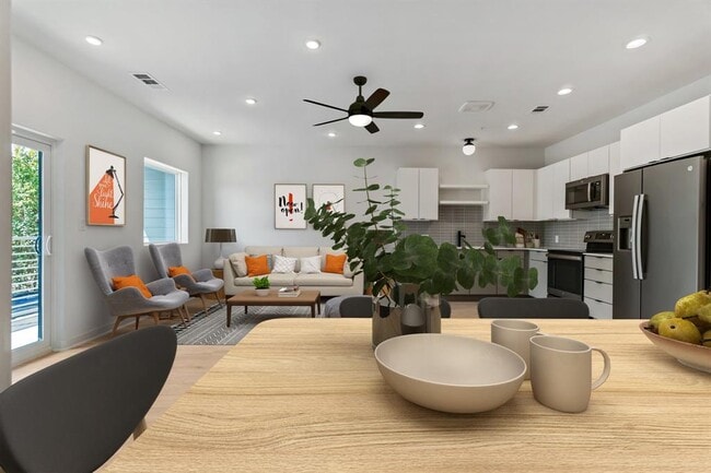 Photo - 100 Mockingbird Ln W