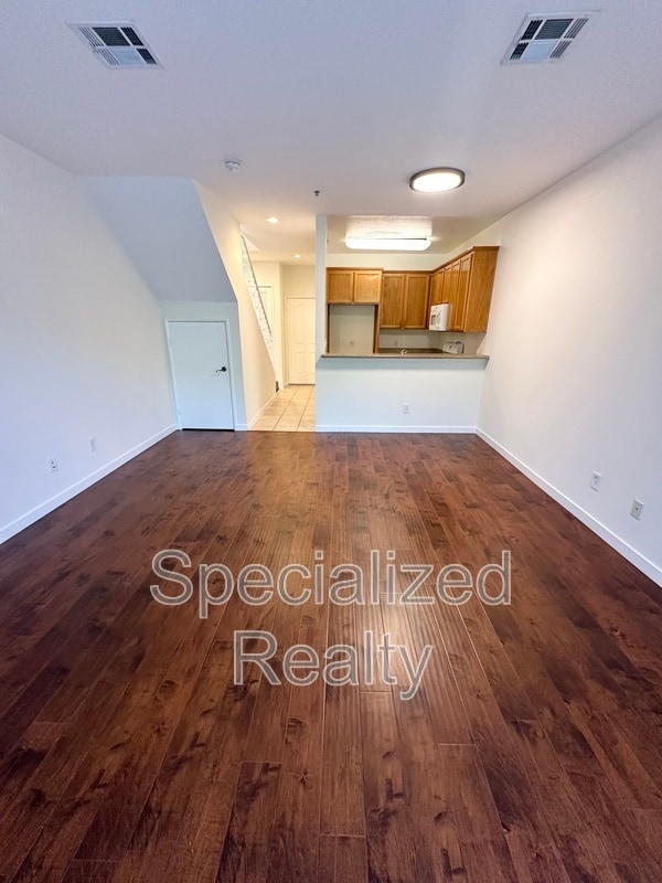 Photo - 5716 Whitsett Ave
