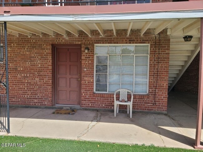 Building Photo - 701 W Yandell Dr Unit 4