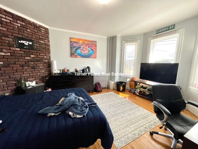 Building Photo - 38 Cherry St Unit 1 Rental