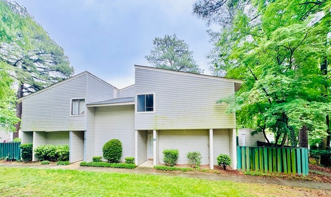 Building Photo - 4717 Walden Pond Dr Unit A