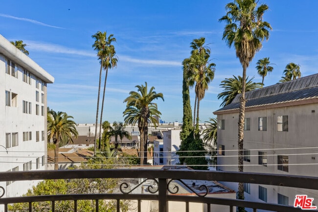 Photo - 132 S Maple Dr Unit PH4