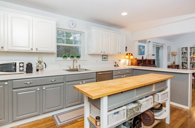 Photo - 98 Thomas Ave