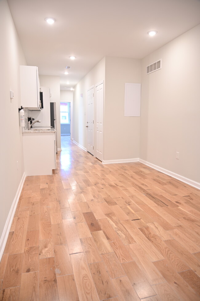 Building Photo - 1419 W York St Unit 2 Rental
