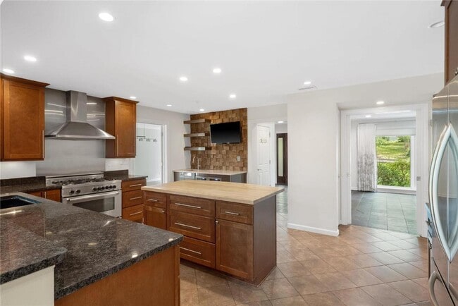 Photo - 101 Graybridge Rd