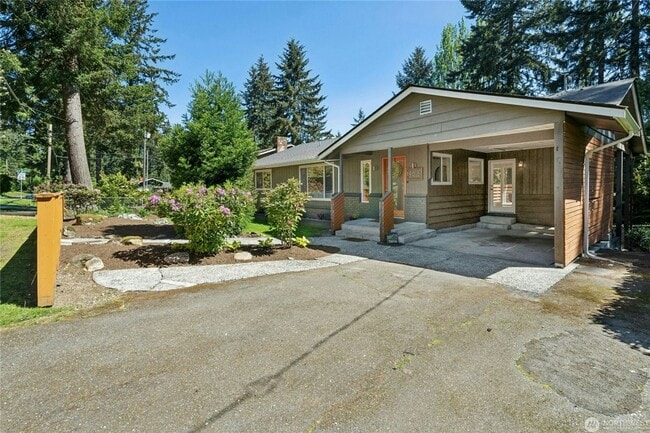 Photo - Spacious Richmond Highlands Retreat with Modern Updates & Flexible Living