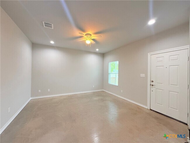 Photo - 607 E Martindale St