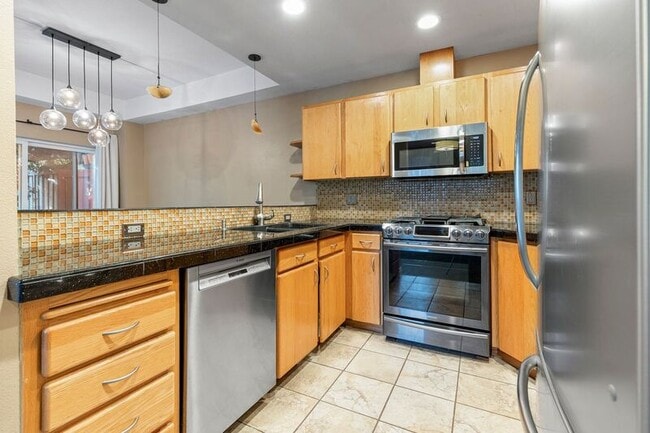 Building Photo - 1043 SE 34th Ave Rental