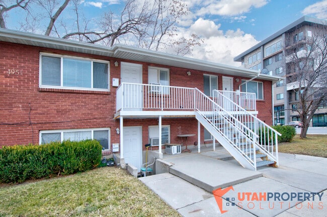 Building Photo - 4951 S Center St