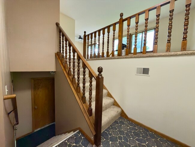 Photo - 9487 Monroe St NE