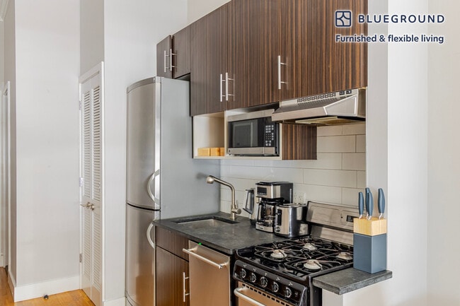 Photo - 515 W 47th St Unidad FL1-ID1875