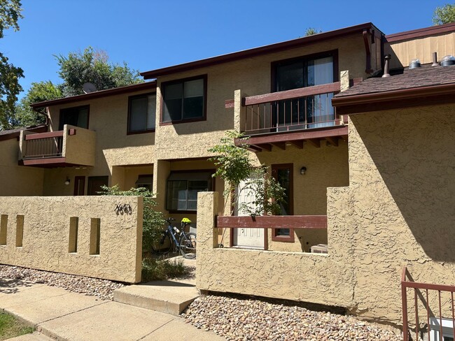 Building Photo - 2643 Grapewood Ln