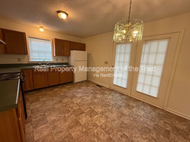 Photo - 1805 Cody Ave