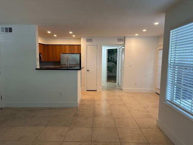 Photo - Large 2/2, gated community