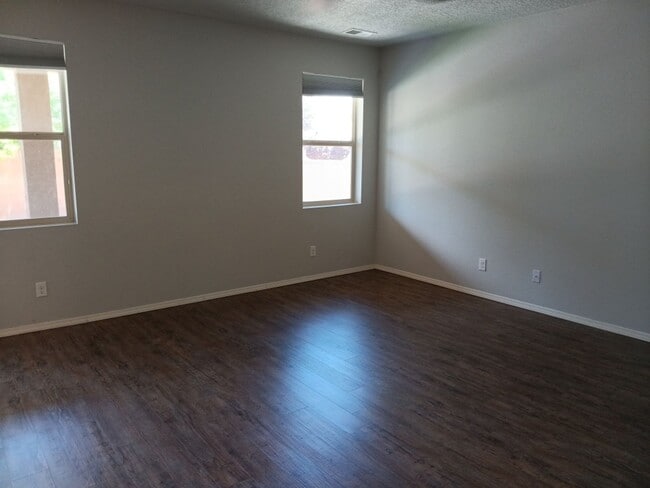 Photo - 5 Bedroom, 3 Bathroom Home! Schedule a Showing Today!
