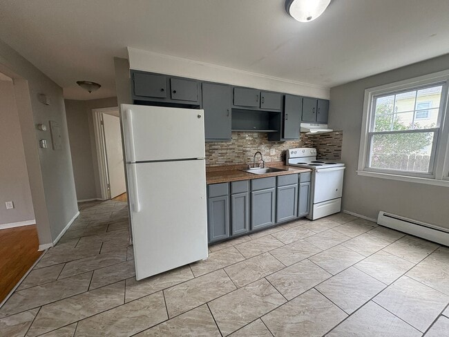 Building Photo - 880 First Ave Unit 1 Rental