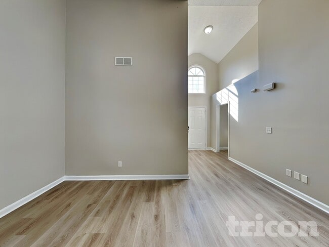 Photo - 1002 Mark Trail