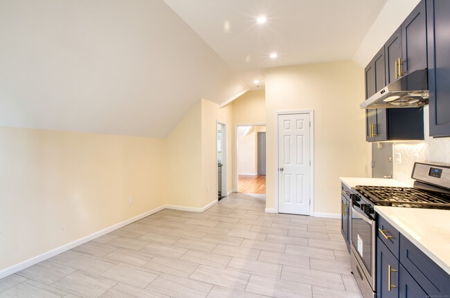 Photo - 247 Willow St Unit 3