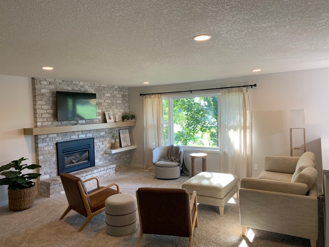 Building Photo - 928 Bartelmy Ln N