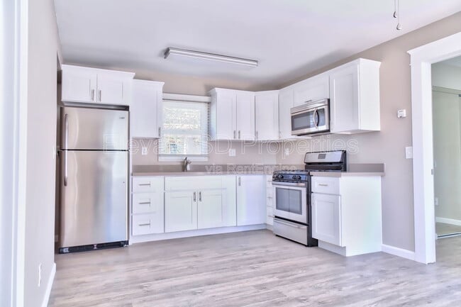 Building Photo - 290 2nd Ave Unit 4