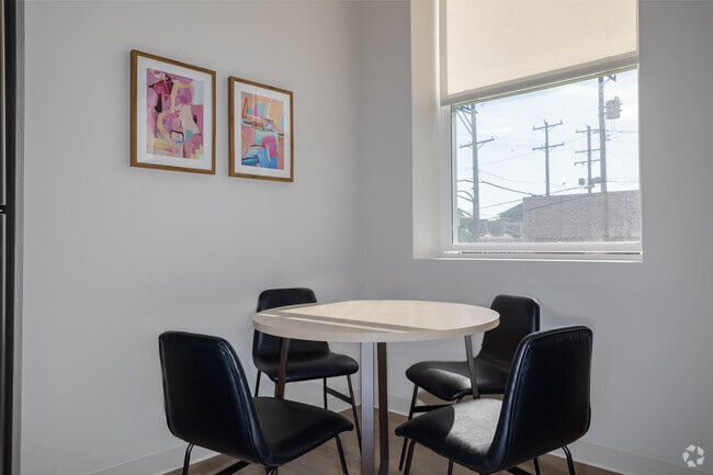 1BR, 1BA - 586SF - Dining Room