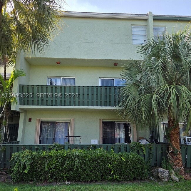 Building Photo - 8905 NW 28th Dr Unit B