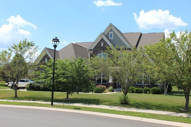 Building Photo - Absolutely Gorgeous 5 BR Estate Home in Br...