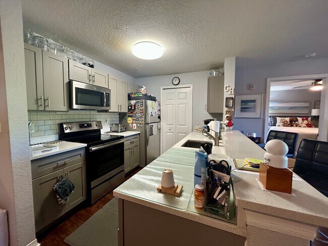 Photo - 5483 Vineland Rd