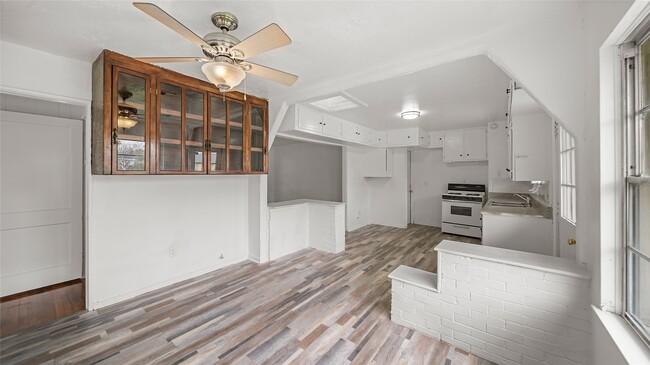 Photo - 8171 Redfern Dr