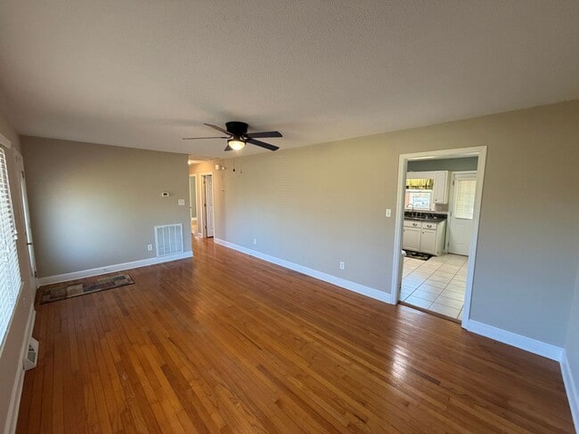 Photo - Statesville - HWY 21 - 3 BD/ 1 BA