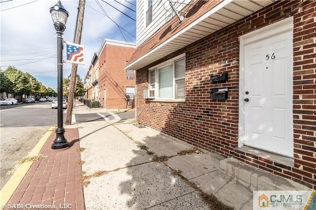 556 Roosevelt Ave Unit 2