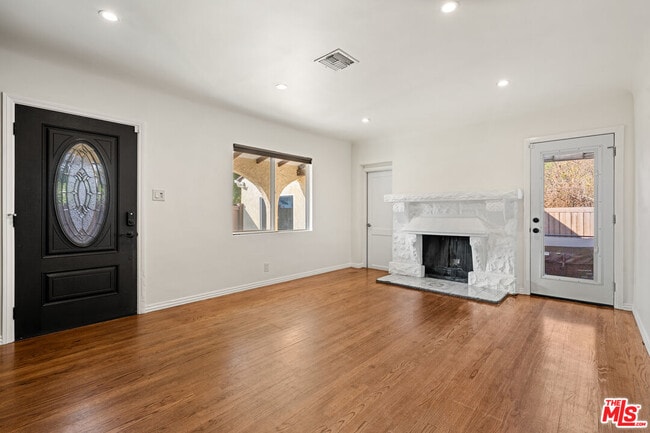 Photo - 4530 Bakman Ave