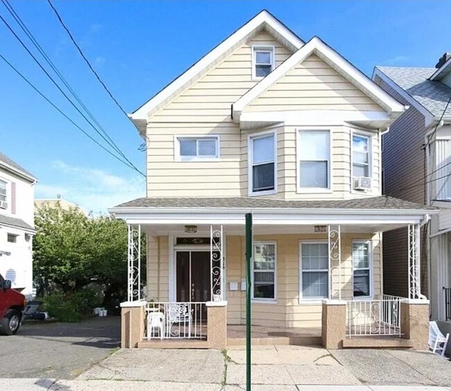 Photo - 316 Devon St House