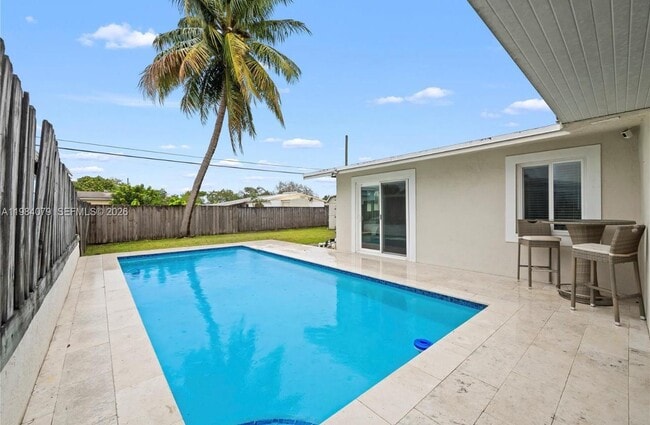 Building Photo - 5721 SW 38th Ct