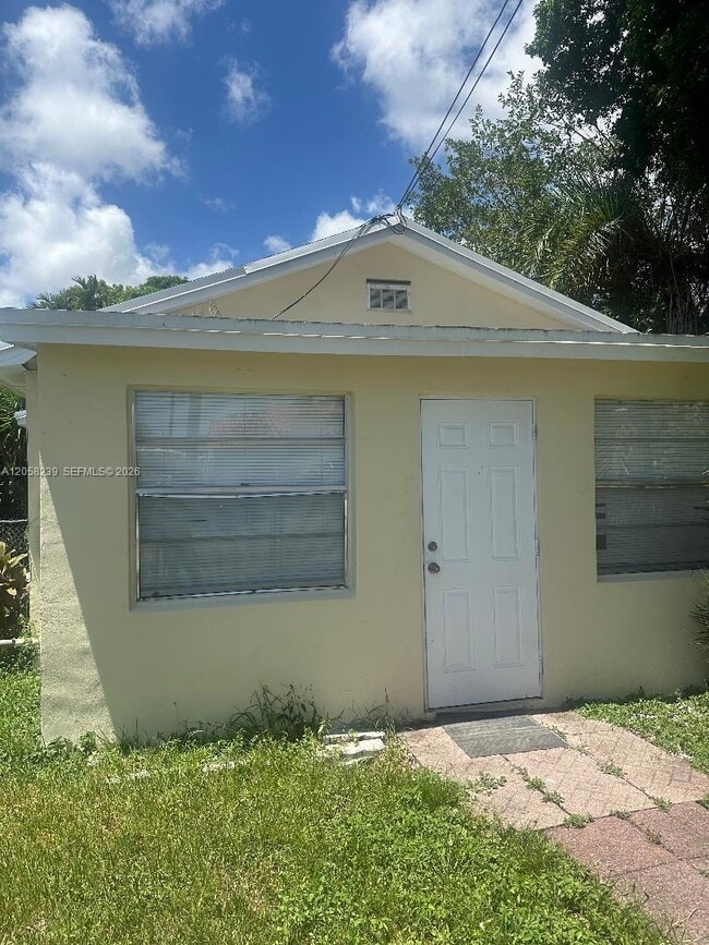 Building Photo - 61 NW 24th Ave Unit RF