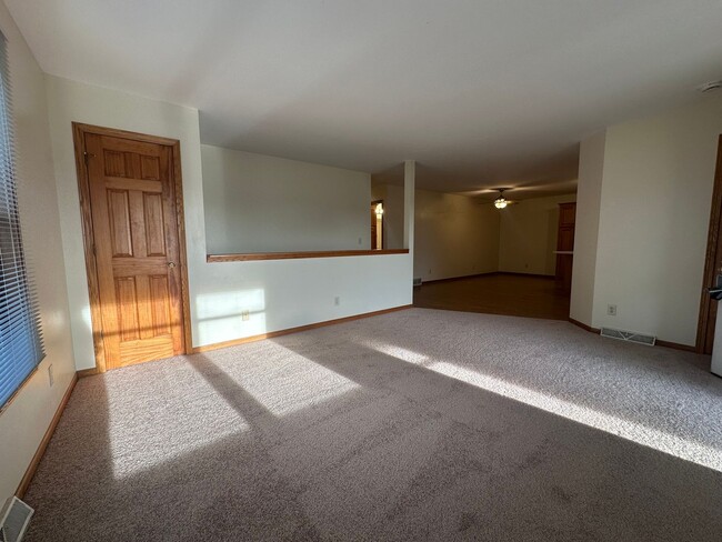 Photo - 315-317 N Watertown St Unidad 317