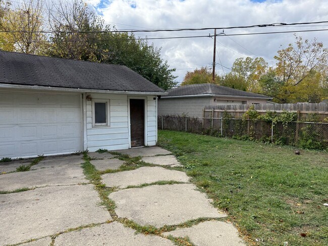 Photo - 3 Bedroom, 1.5 Bath Home - Sec. 8 OK