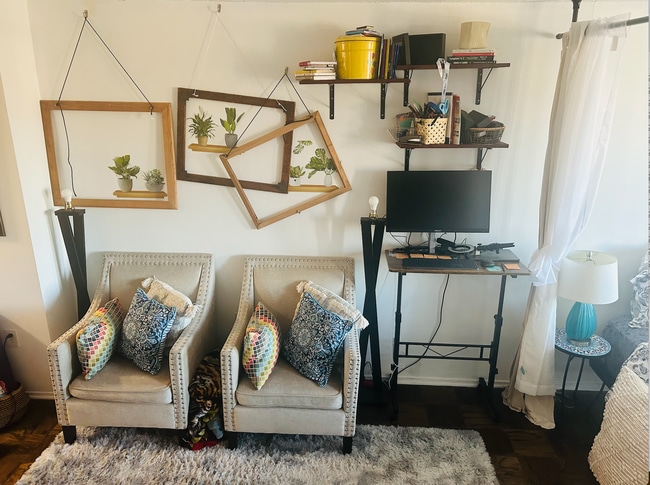 Living/workspace nook