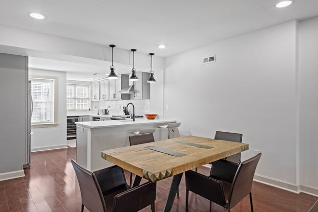 Photo - 710 Clymer St