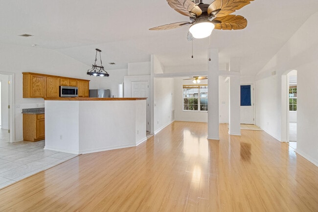 Photo - 6530 Longview St