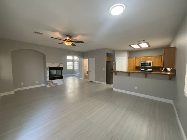 Photo - Nice 4br home, with 4th bedroom larger then the average, 3cg.