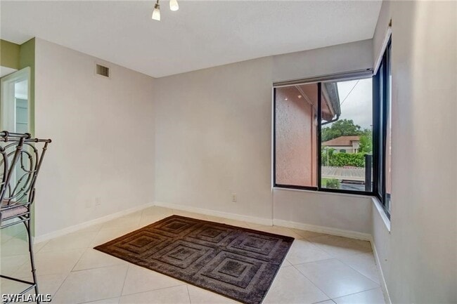 Photo - 124 Cypress Way E Unidad E5