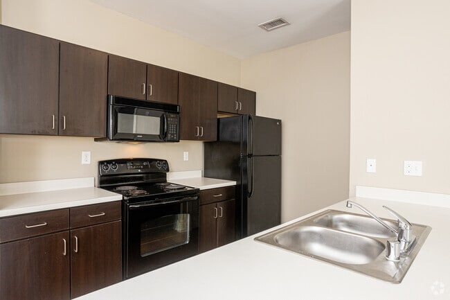 1BR, 1BA - 610 SF - Kitchen - Park Edge Apartments