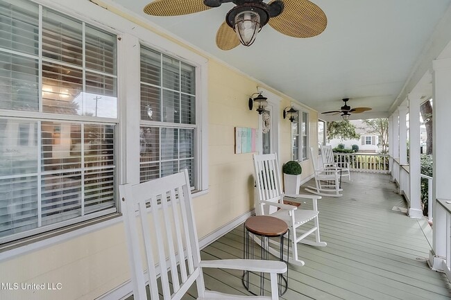 Photo - 176 Markham Dr