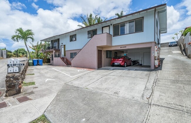 Building Photo - Fully remodeled, spacious 3BR/1.5BA/2PKG near Waikele