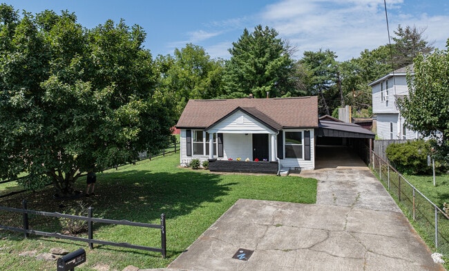 Photo - 212 McArthur Dr