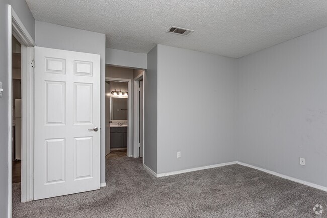 1BR, 1BA - 710 SF
