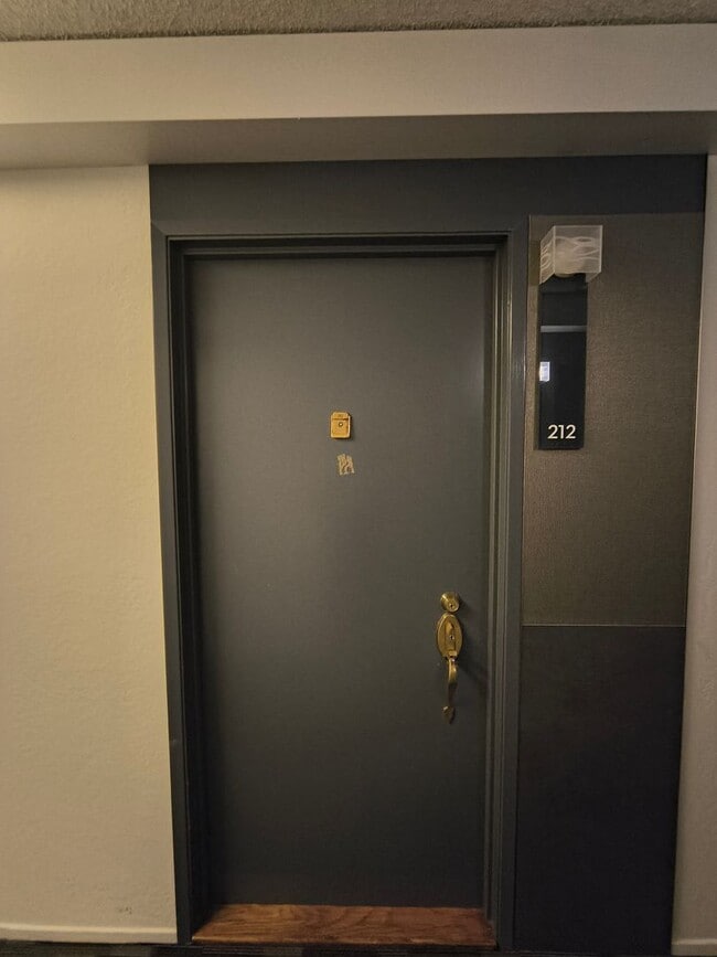Building Photo - Bright and Sunny Studio With Water View For Rent at the Watergate Community In Emeryville, Ca!!!! Unit 212