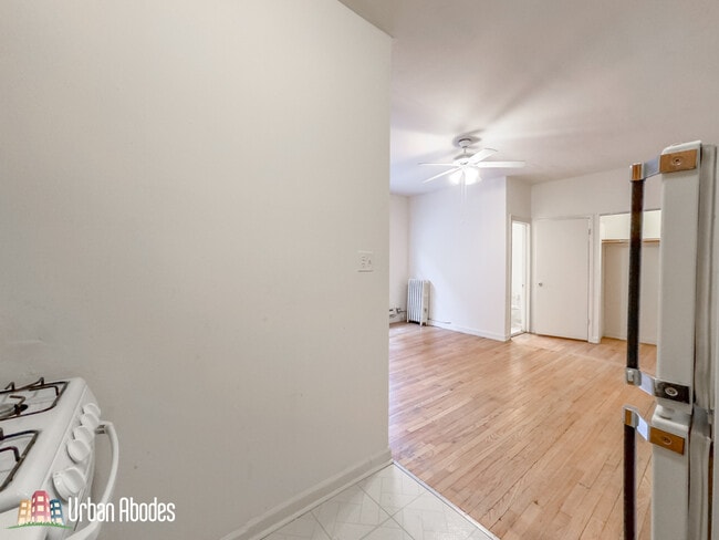 Photo - 1104 W George St Unit M05B